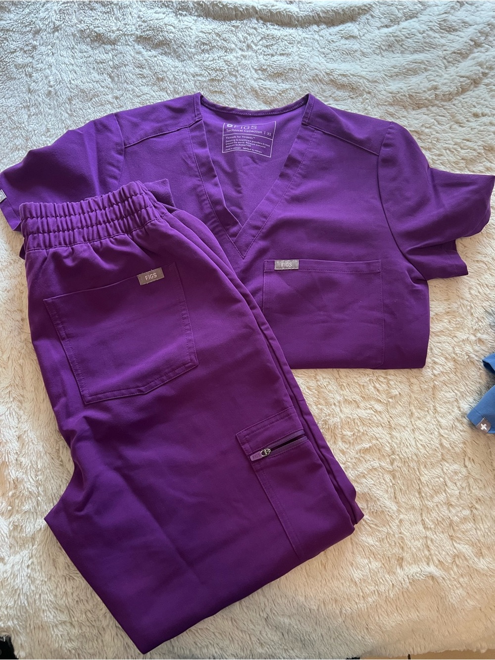 Figs Purple Women's Scrub Top & Elastic Waist Jogger Pants